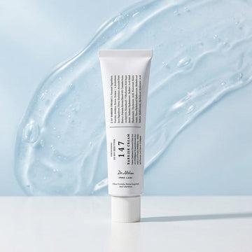 كريم Dr. Althea 147 Barrier Cream في عبوة بيضاء على خلفية نظيفة